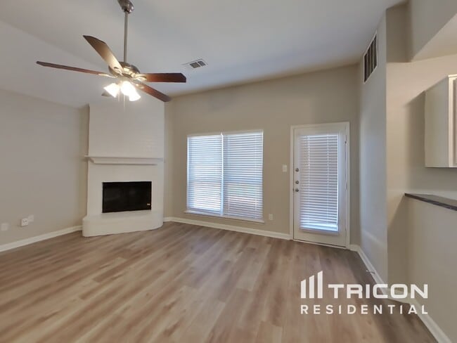 Photo - 1106 Castleman Dr