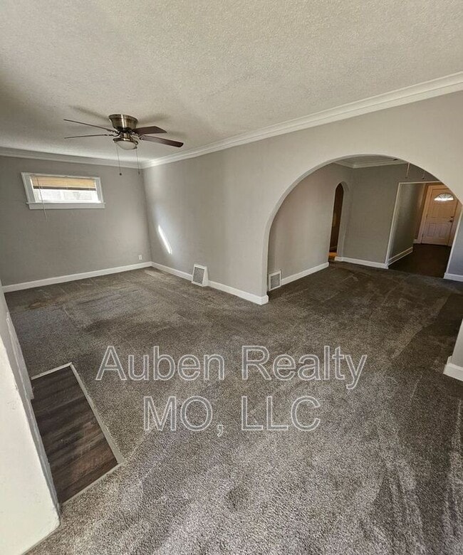 Building Photo - 1158 E 75th Terrace