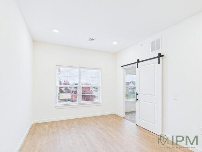 Photo - Fairway Flats