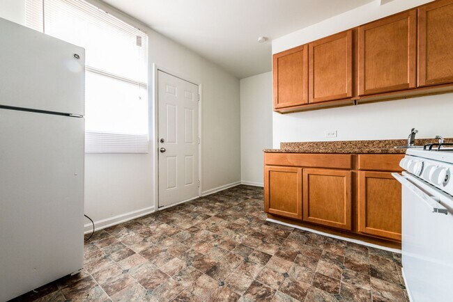 5800 S Artesian