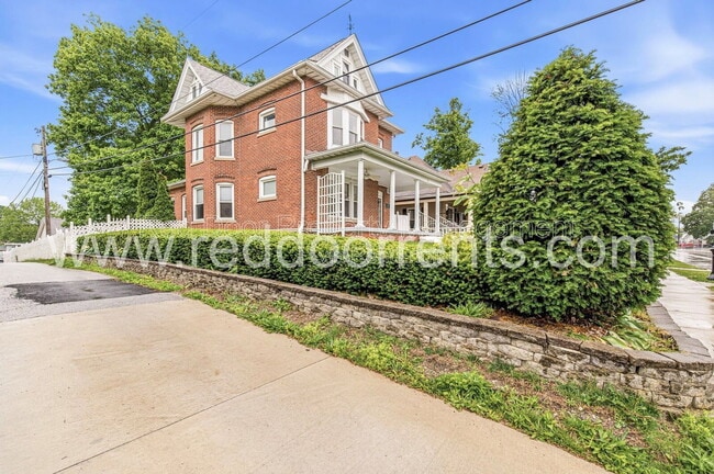 Photo - 71 W High St