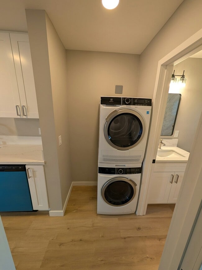 Photo - 7221 Jacmar Ave