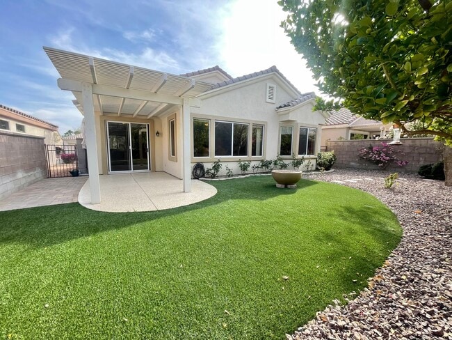 Building Photo - AVAILABLE NOW! 2 Bedroom 2 Bathroom home in 55+ Sun City Community in Palm Desert !