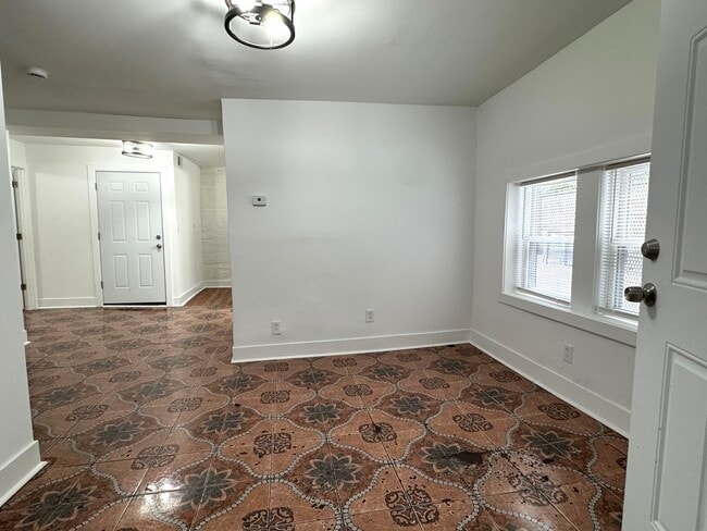 Photo - 3919 W Potomac Ave