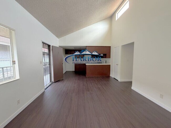 657 W 2nd St Unidad 3