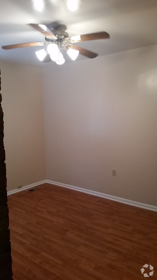 Building Photo - Super cute 1 bedroom apartment on the Sout... Unit 1