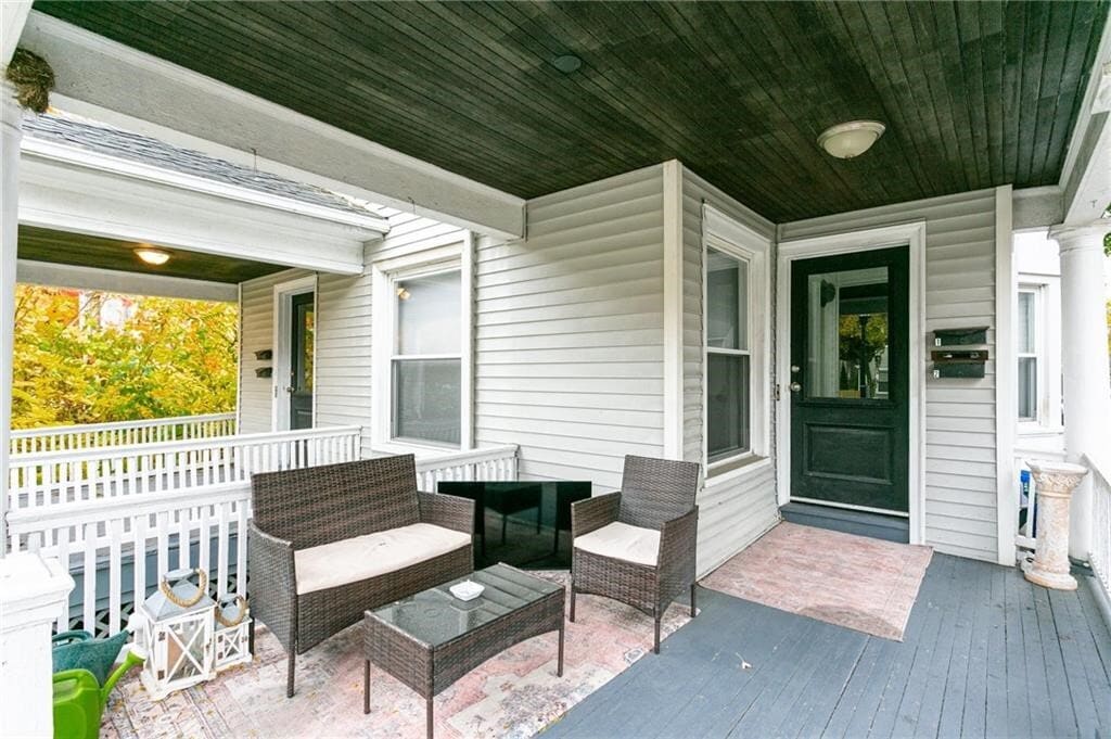 Photo - 397-399 University W Ave