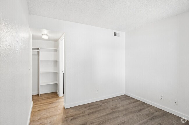 2BR, 2BA - 822SF - Primary Bedroom