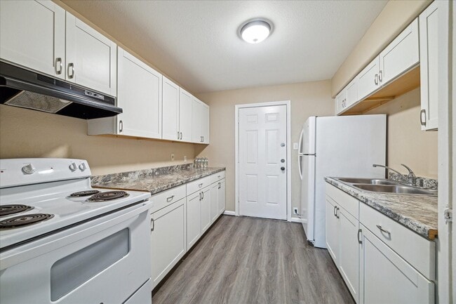 Photo - 5107 Clover St