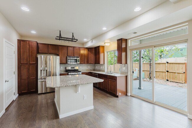 2656 Champagne Ave