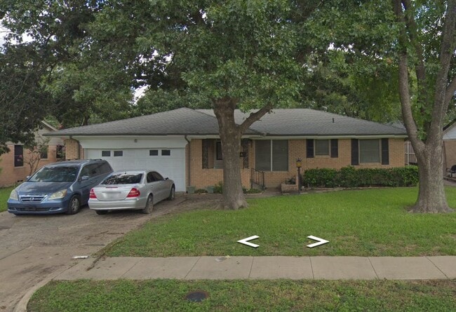 Photo - 2632 Meandering Way