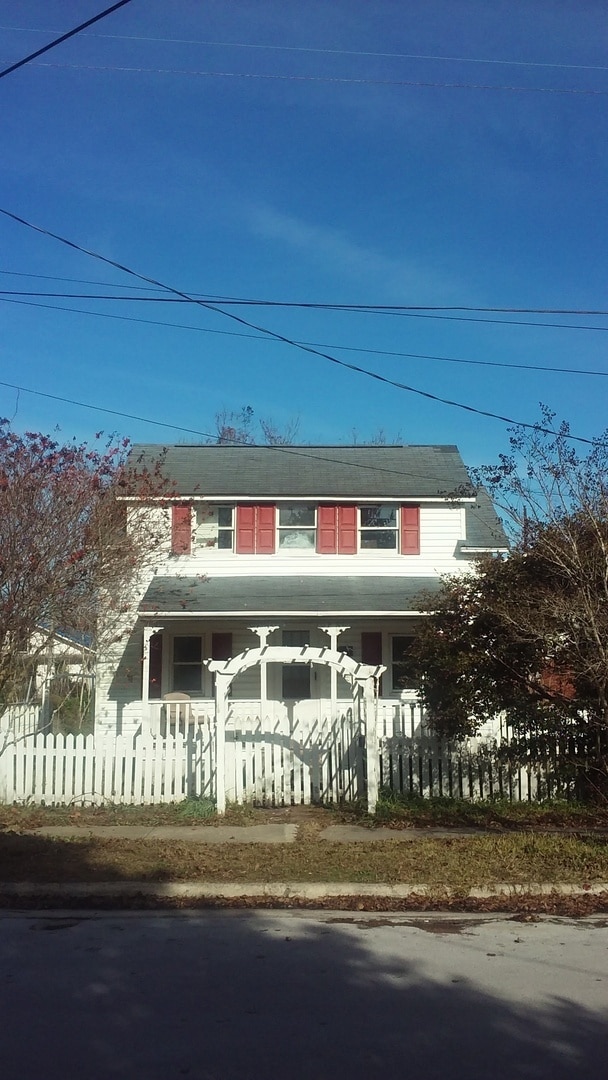 1002 Fisher St