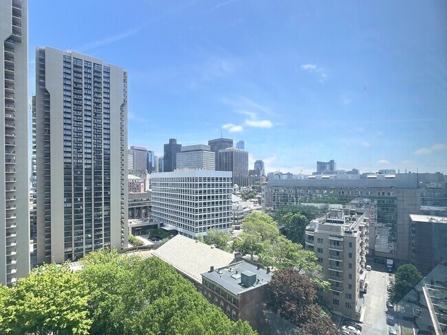 Building Photo - 2 Hawthorne Pl Unit 16K