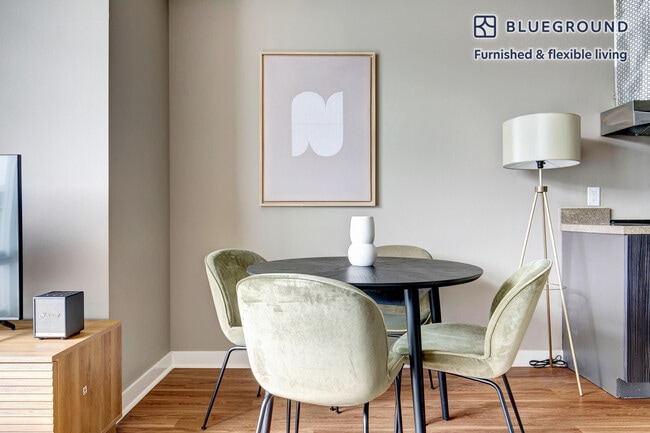 Photo - 989 112th Ave NE Unidad FL17-ID203