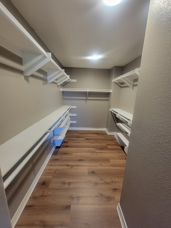 Building Photo - 2025 W Avenue K13 Unit Master bedroom