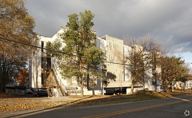 Tradewinds Apartments - Tradewinds Apartments