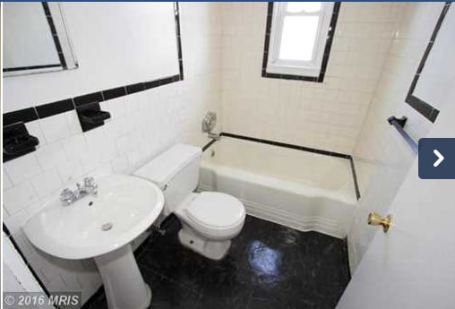 Upstairs Bathroom - 2538 Loyola Northway