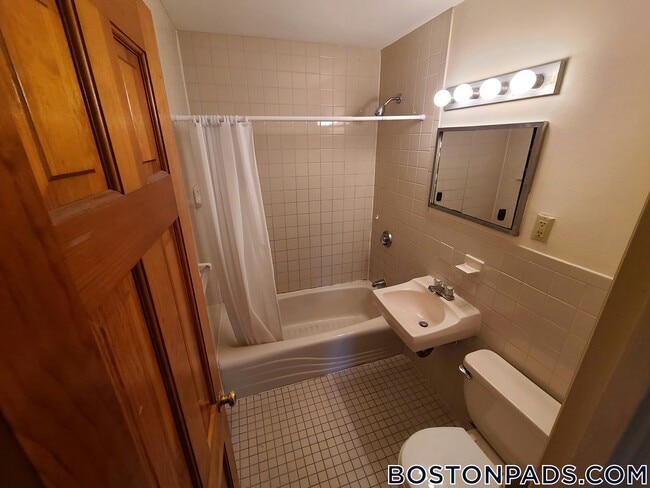 Photo - 266 Grove St Unidad 4