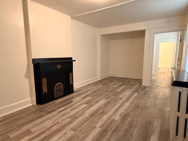 Building Photo - 142 S Prince St Unit Apt 2