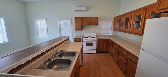 Photo - 2804 Avenue H Unit Apt B