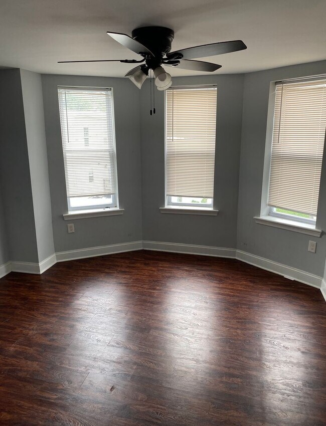 Photo - Spacious 3 Bedroom Townhouse – Available A...