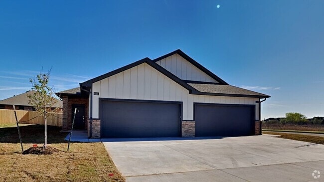 Building Photo - Luxury 3 Bedroom 2 Bathroom Duplex in Pied... Rental