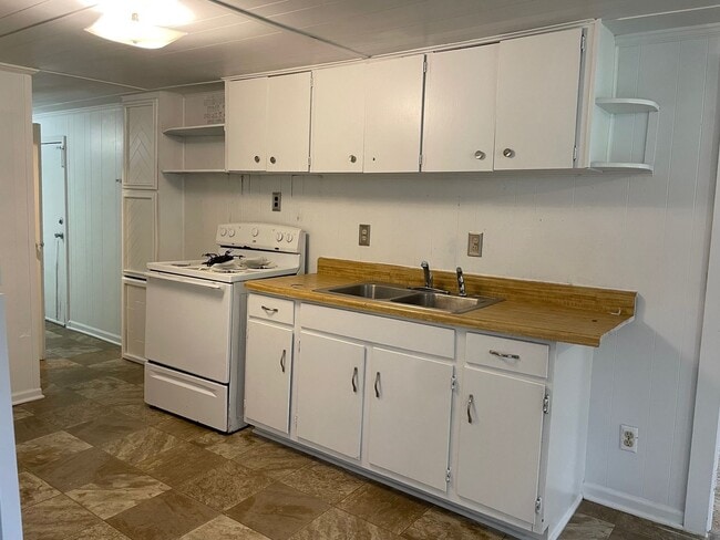 Photo - 2 bdrm singlewide with additions