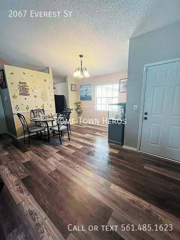 Photo - 2067 Everest St