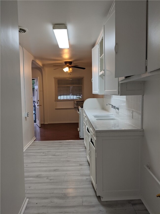 Photo - 2675 W 11th St