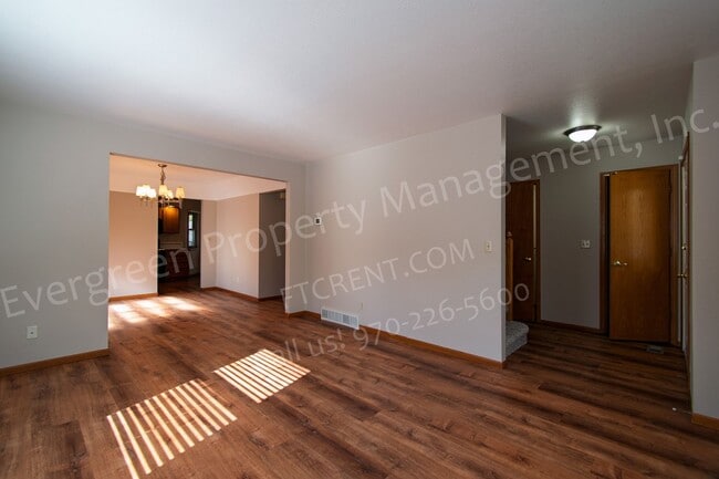 Photo - 6437 Edgeware St