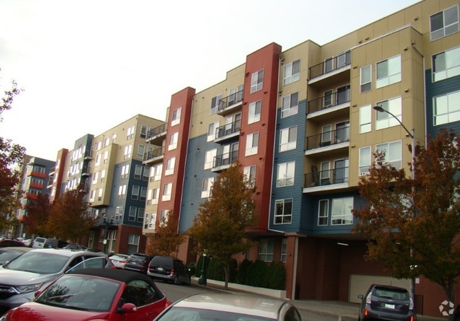 Building Photo - 2818 Grand Ave Rental