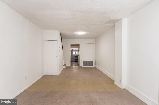 Photo - 2031 Wakeling St