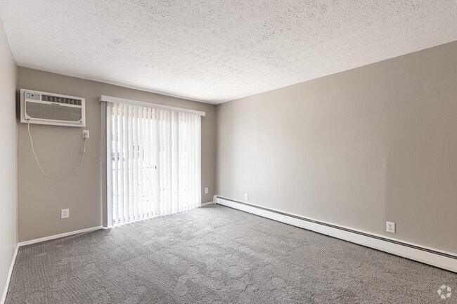 1BR, 1BA - 560SF