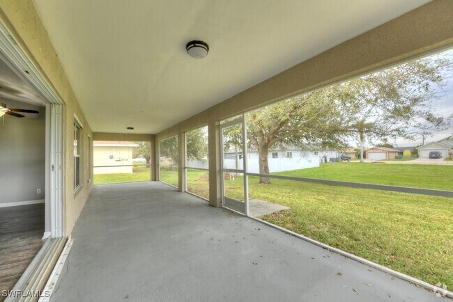 Building Photo - 2125 NE 8th Pl Rental