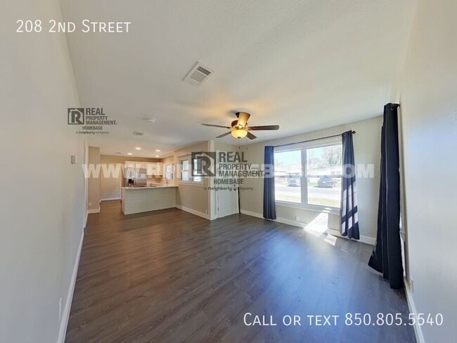 Photo - 208 2nd St