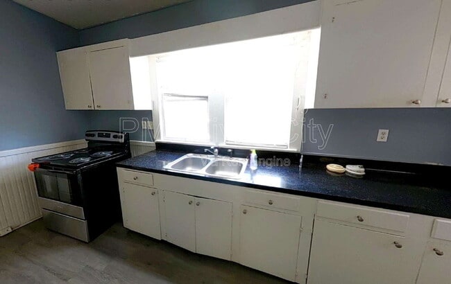 Photo - 453 Arlington Rd N