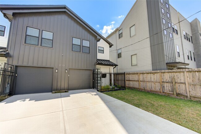 Photo - 2113 St Charles St