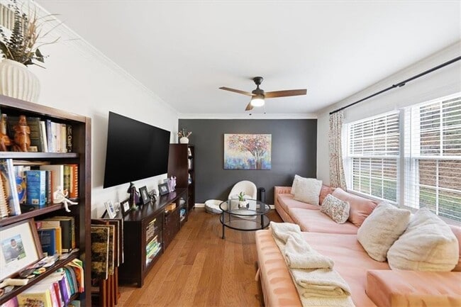 Photo - 15 Arpege Way NW