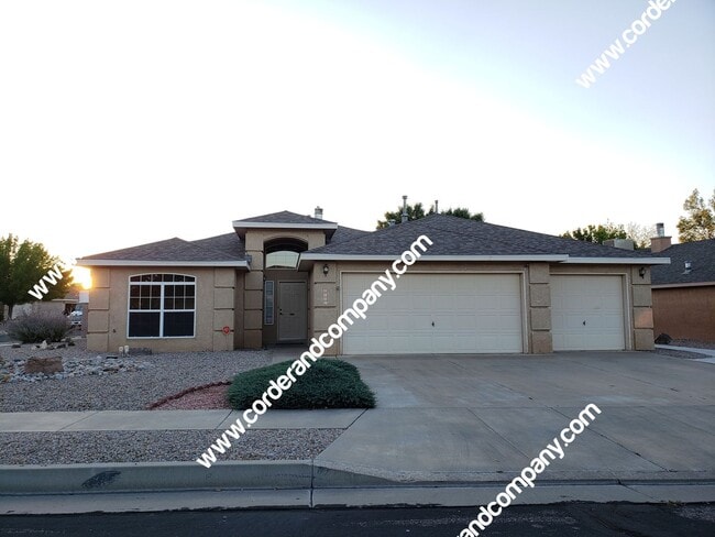 Beautiful 3 Bedroom, 2 Bathroom, 3 Car Gar... - Beautiful 3 Bedroom, 2 Bathroom, 3 Car Gar... House