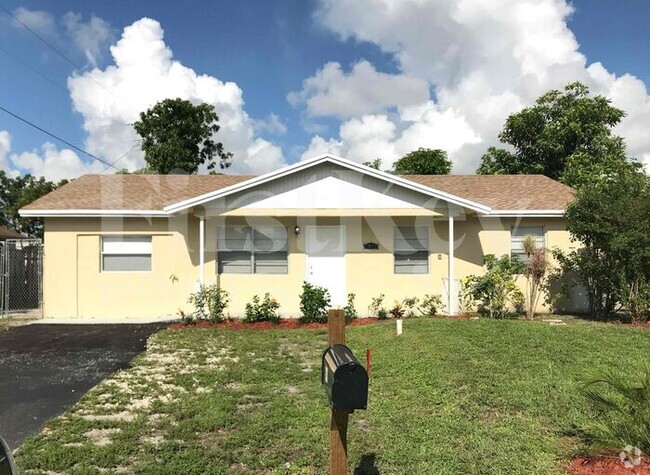 Building Photo - 1731 NW 1st Terrace Rental