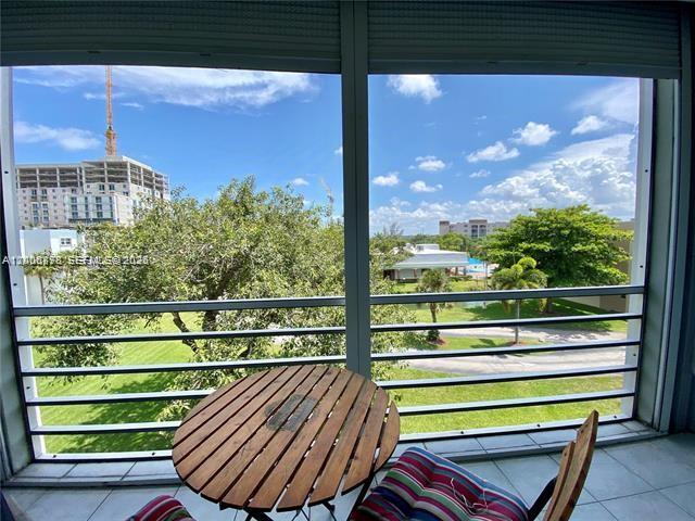 Building Photo - 608 NE 2nd St Unit 434