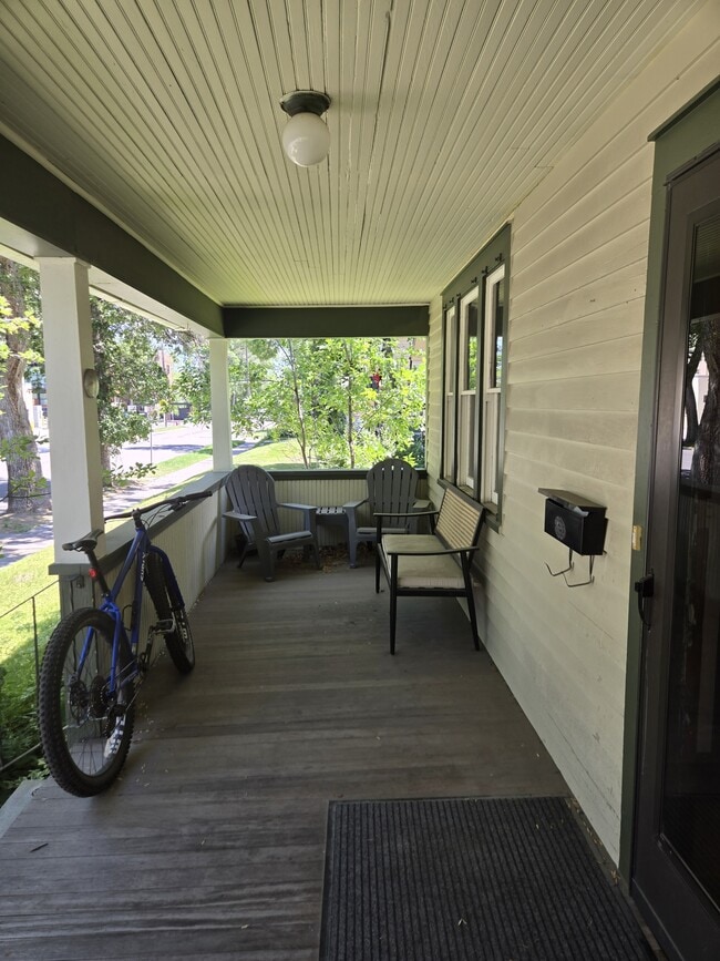 422 W Babcock St