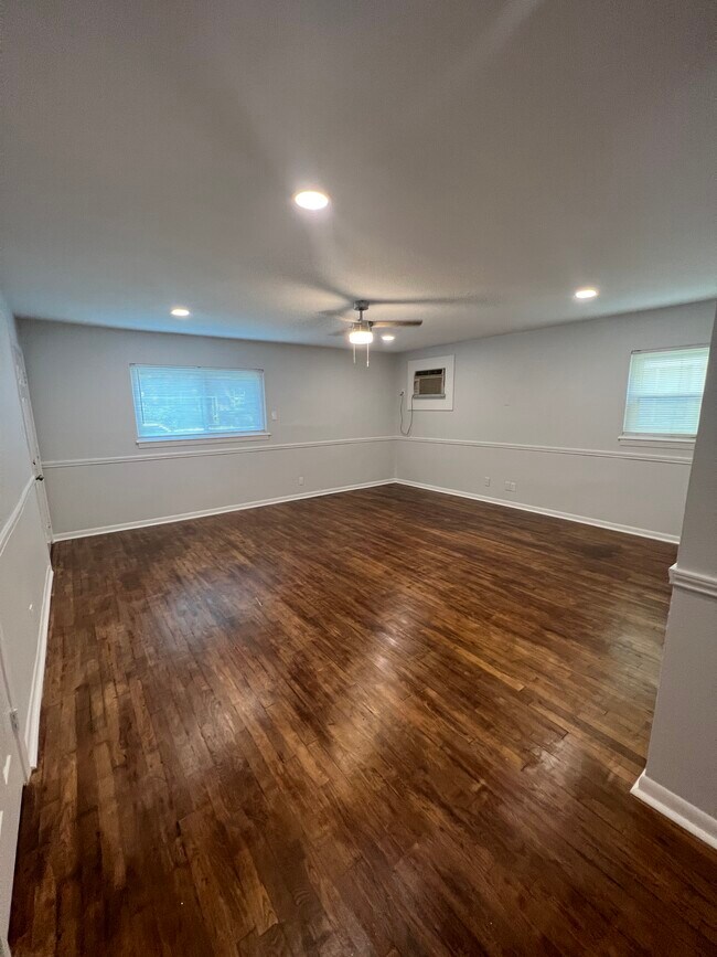 Living Room - 4315 W Alabama St Unit 1