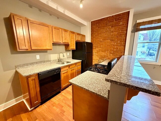 Building Photo - 3947 Mintwood St Unit 2