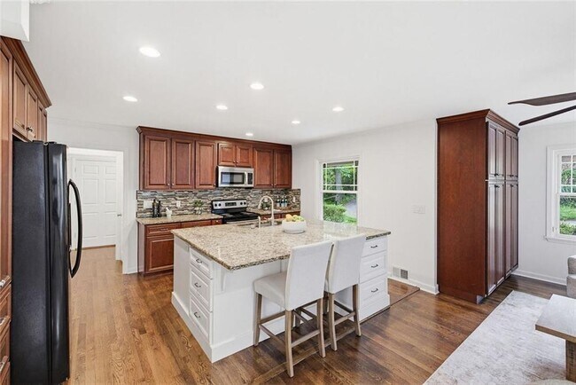 445 Forest Hills Dr