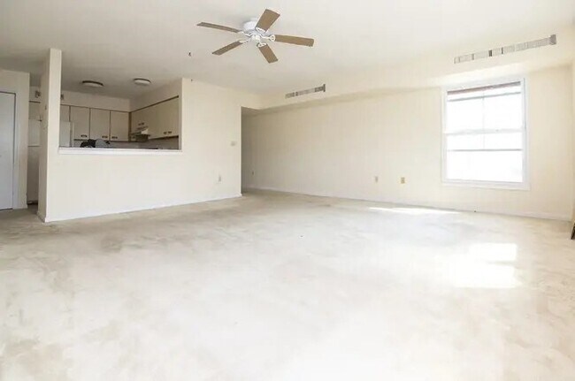 Photo - 50 S Common St Unidad 403