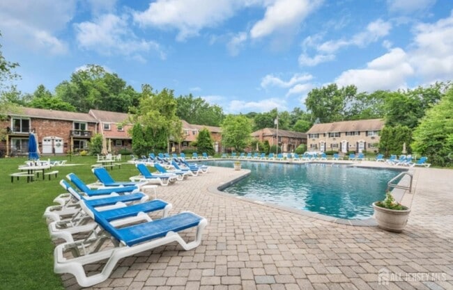 Photo - 320 South St