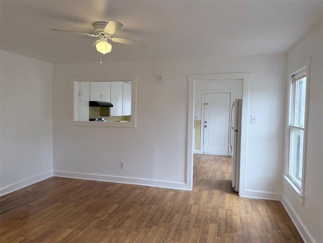 Photo - 1604 Main St