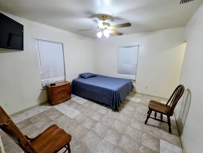 Photo - 4616 Central Cir