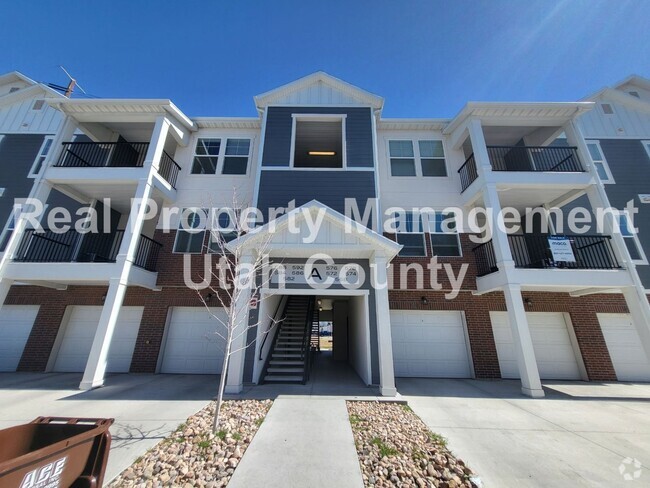 Building Photo - Condo with Lake Views